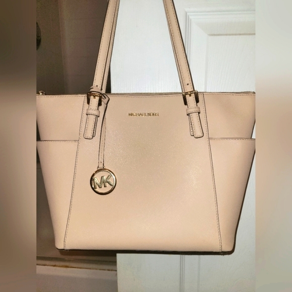 Michael Kors leather purse - Picture 3 of 10
